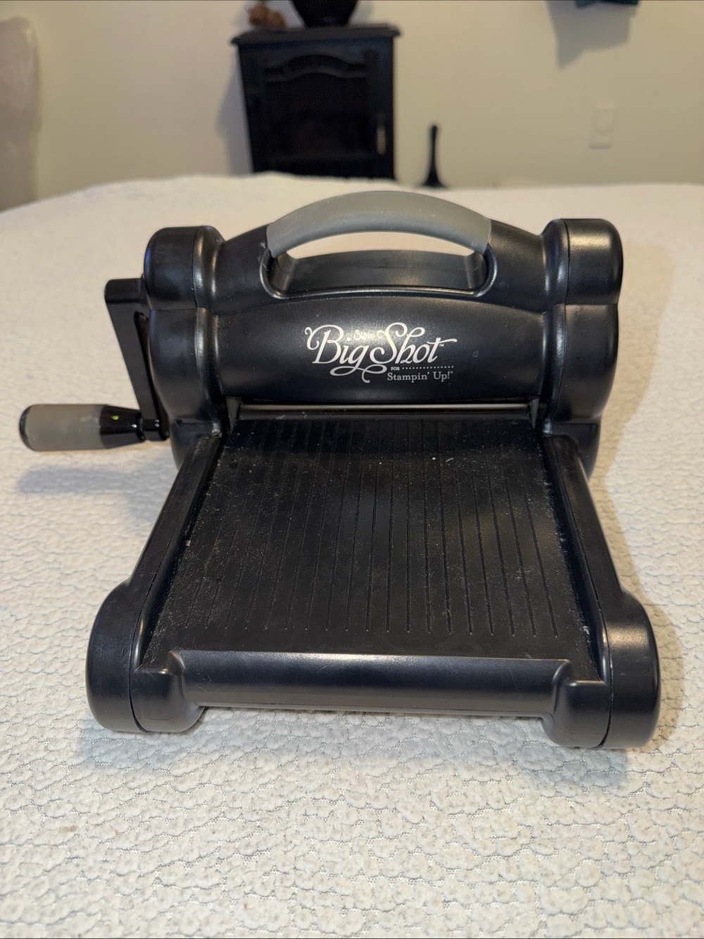 Sizzix Big Shot Craft Die Cutting Machine in Black and Gray